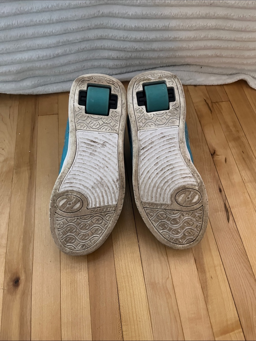 Heelys Teal Low-Top Skate Sneakers - Picture 4 of 4